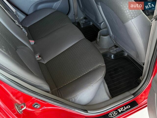 Красный Киа Рио, объемом двигателя 1.4 л и пробегом 190 тыс. км за 4490 $, фото 7 на Automoto.ua