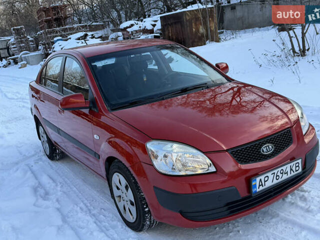 Червоний Кіа Ріо, об'ємом двигуна 1.4 л та пробігом 154 тис. км за 4200 $, фото 2 на Automoto.ua