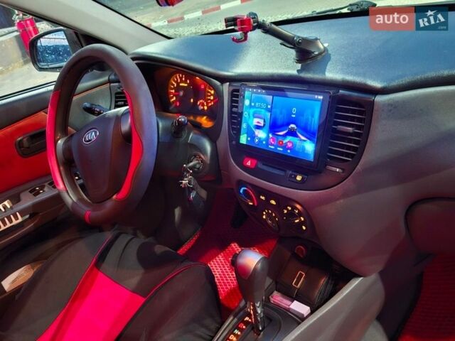 Красный Киа Рио, объемом двигателя 1.4 л и пробегом 185 тыс. км за 5000 $, фото 7 на Automoto.ua