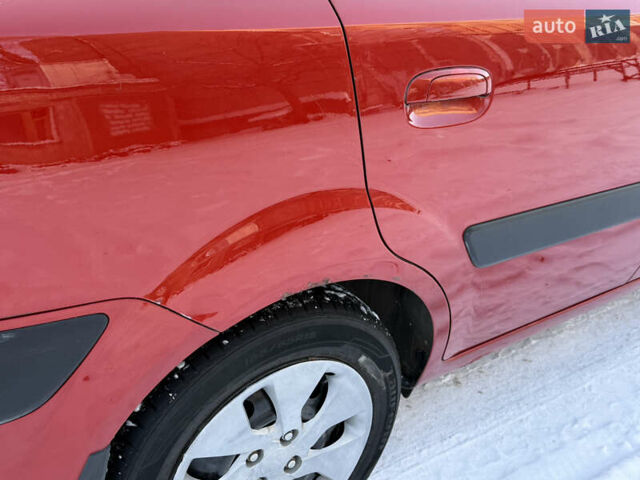 Червоний Кіа Ріо, об'ємом двигуна 1.4 л та пробігом 154 тис. км за 4200 $, фото 12 на Automoto.ua