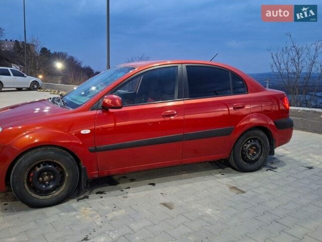 Красный Киа Рио, объемом двигателя 1.4 л и пробегом 185 тыс. км за 5000 $, фото 3 на Automoto.ua