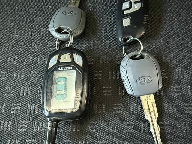 Красный Киа Рио, объемом двигателя 1.4 л и пробегом 190 тыс. км за 4490 $, фото 19 на Automoto.ua