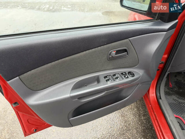 Червоний Кіа Ріо, об'ємом двигуна 1.4 л та пробігом 154 тис. км за 3600 $, фото 11 на Automoto.ua