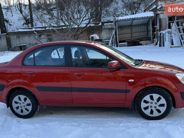 Червоний Кіа Ріо, об'ємом двигуна 1.4 л та пробігом 154 тис. км за 4200 $, фото 3 на Automoto.ua