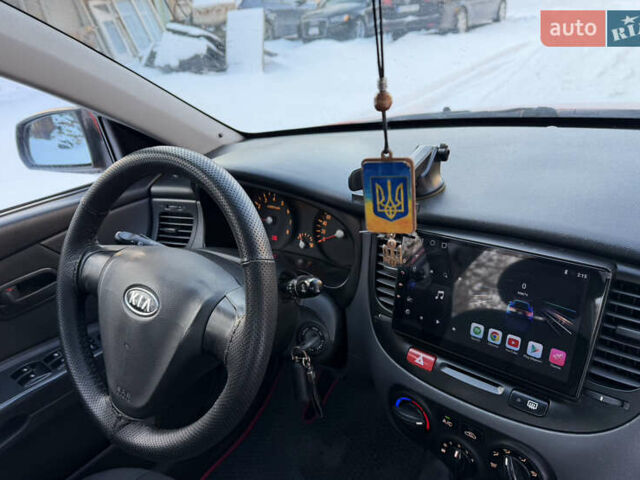 Червоний Кіа Ріо, об'ємом двигуна 1.4 л та пробігом 154 тис. км за 4200 $, фото 8 на Automoto.ua