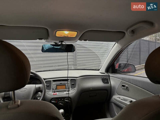 Красный Киа Рио, объемом двигателя 1.4 л и пробегом 24 тыс. км за 6800 $, фото 6 на Automoto.ua