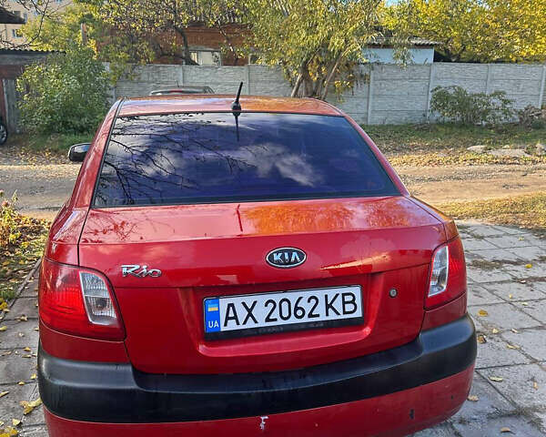 Красный Киа Рио, объемом двигателя 1.4 л и пробегом 215 тыс. км за 4100 $, фото 4 на Automoto.ua