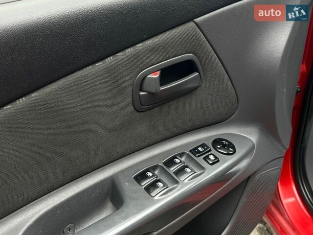 Красный Киа Рио, объемом двигателя 1.4 л и пробегом 274 тыс. км за 4100 $, фото 9 на Automoto.ua