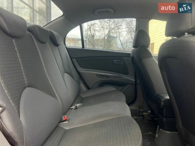 Красный Киа Рио, объемом двигателя 1.4 л и пробегом 274 тыс. км за 4100 $, фото 15 на Automoto.ua