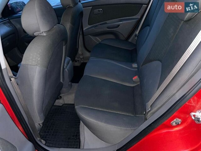 Красный Киа Рио, объемом двигателя 1.4 л и пробегом 166 тыс. км за 4200 $, фото 7 на Automoto.ua