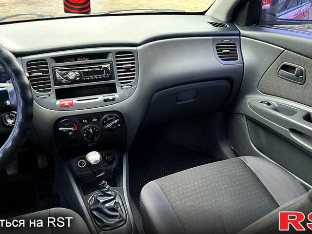 Красный Киа Рио, объемом двигателя 1.5 л и пробегом 198 тыс. км за 3999 $, фото 5 на Automoto.ua