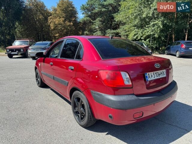 Красный Киа Рио, объемом двигателя 1.4 л и пробегом 240 тыс. км за 3700 $, фото 2 на Automoto.ua