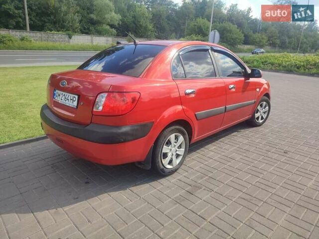 Красный Киа Рио, объемом двигателя 1.4 л и пробегом 180 тыс. км за 4600 $, фото 3 на Automoto.ua
