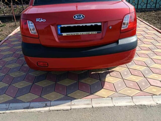Червоний Кіа Ріо, об'ємом двигуна 1.4 л та пробігом 137 тис. км за 4600 $, фото 3 на Automoto.ua