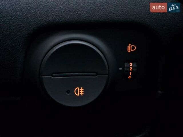 Красный Киа Рио, объемом двигателя 1.4 л и пробегом 100 тыс. км за 6990 $, фото 46 на Automoto.ua