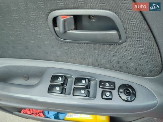 Червоний Кіа Ріо, об'ємом двигуна 1.4 л та пробігом 185 тис. км за 4500 $, фото 17 на Automoto.ua