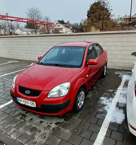 Красный Киа Рио, объемом двигателя 1.4 л и пробегом 143 тыс. км за 3381 $, фото 1 на Automoto.ua