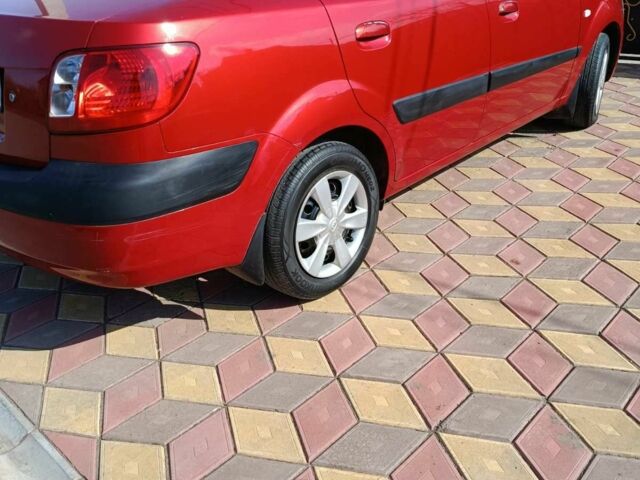 Червоний Кіа Ріо, об'ємом двигуна 1.4 л та пробігом 137 тис. км за 4600 $, фото 4 на Automoto.ua