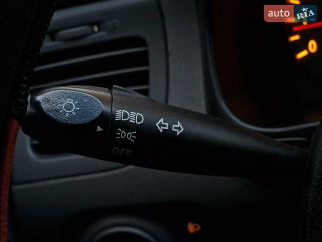 Красный Киа Рио, объемом двигателя 1.4 л и пробегом 100 тыс. км за 6990 $, фото 51 на Automoto.ua