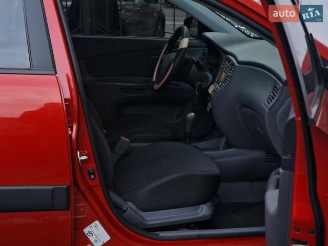Красный Киа Рио, объемом двигателя 1.4 л и пробегом 100 тыс. км за 6990 $, фото 39 на Automoto.ua