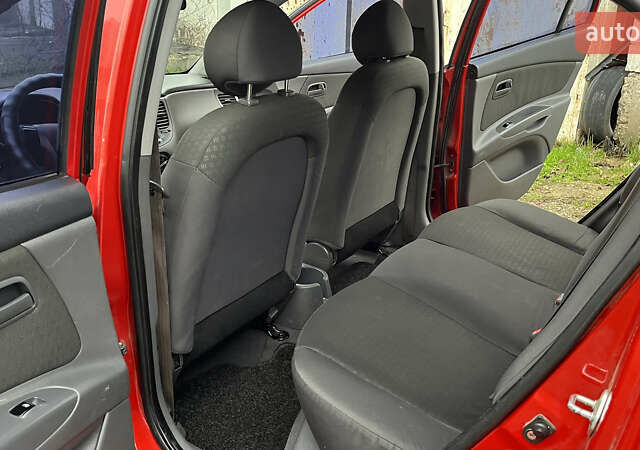 Красный Киа Рио, объемом двигателя 1.49 л и пробегом 198 тыс. км за 3999 $, фото 6 на Automoto.ua