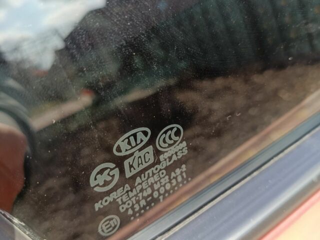 Червоний Кіа Ріо, об'ємом двигуна 1.4 л та пробігом 137 тис. км за 4600 $, фото 18 на Automoto.ua