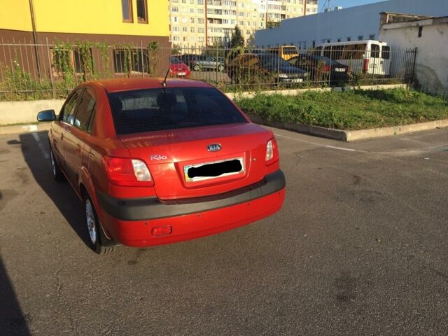 Красный Киа Рио, объемом двигателя 1.4 л и пробегом 116 тыс. км за 5800 $, фото 5 на Automoto.ua