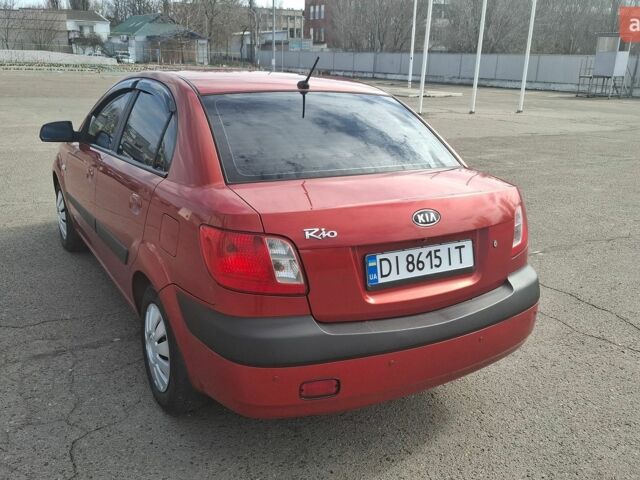 Красный Киа Рио, объемом двигателя 1.4 л и пробегом 174 тыс. км за 4400 $, фото 4 на Automoto.ua