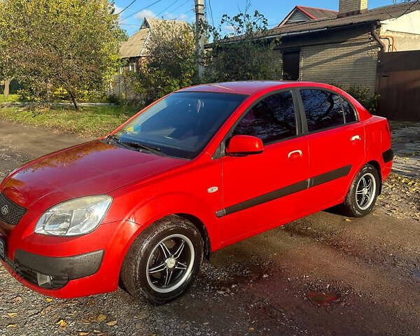 Красный Киа Рио, объемом двигателя 1.4 л и пробегом 215 тыс. км за 4100 $, фото 2 на Automoto.ua