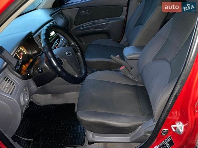 Красный Киа Рио, объемом двигателя 1.4 л и пробегом 166 тыс. км за 4200 $, фото 8 на Automoto.ua