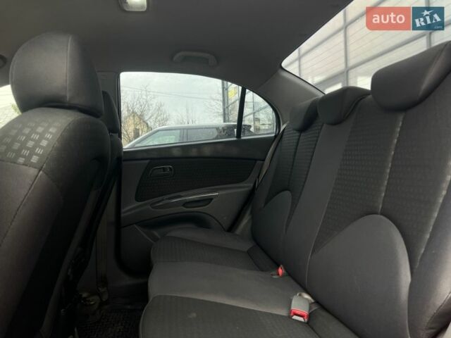 Красный Киа Рио, объемом двигателя 1.4 л и пробегом 274 тыс. км за 4100 $, фото 14 на Automoto.ua