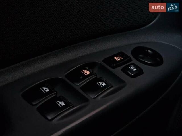 Красный Киа Рио, объемом двигателя 1.4 л и пробегом 100 тыс. км за 6990 $, фото 45 на Automoto.ua