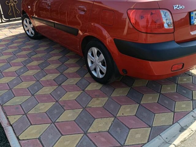 Червоний Кіа Ріо, об'ємом двигуна 1.4 л та пробігом 137 тис. км за 4600 $, фото 6 на Automoto.ua