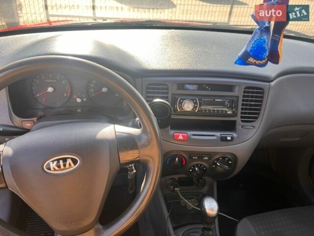 Красный Киа Рио, объемом двигателя 1.4 л и пробегом 274 тыс. км за 3800 $, фото 10 на Automoto.ua