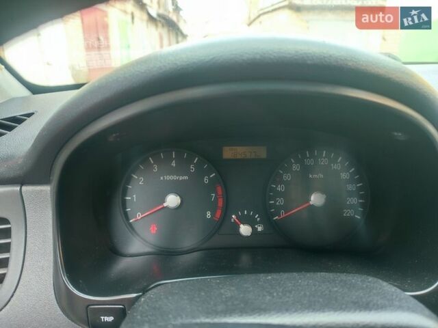 Червоний Кіа Ріо, об'ємом двигуна 1.4 л та пробігом 185 тис. км за 4500 $, фото 14 на Automoto.ua