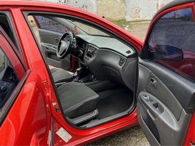 Красный Киа Рио, объемом двигателя 1.5 л и пробегом 198 тыс. км за 3999 $, фото 13 на Automoto.ua