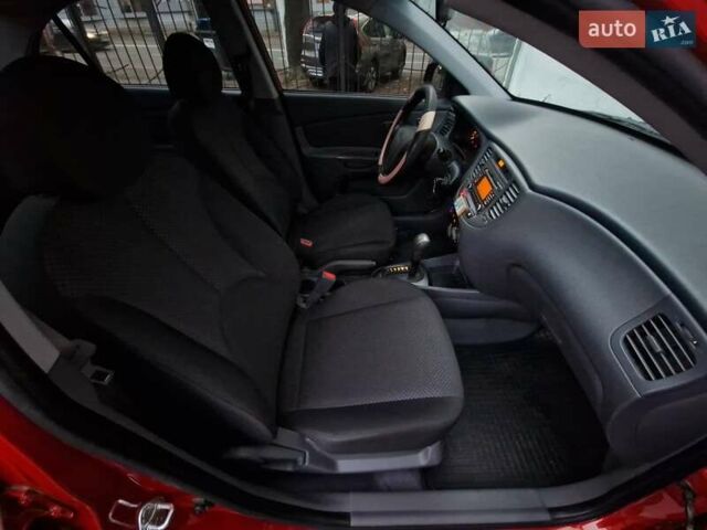 Красный Киа Рио, объемом двигателя 1.4 л и пробегом 100 тыс. км за 6990 $, фото 37 на Automoto.ua