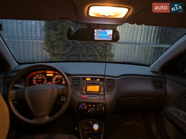 Красный Киа Рио, объемом двигателя 1.4 л и пробегом 24 тыс. км за 6800 $, фото 11 на Automoto.ua