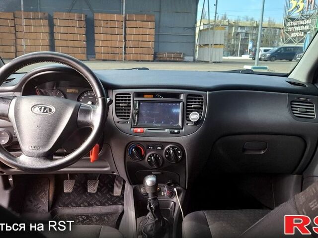 Красный Киа Рио, объемом двигателя 1.4 л и пробегом 171 тыс. км за 5000 $, фото 6 на Automoto.ua