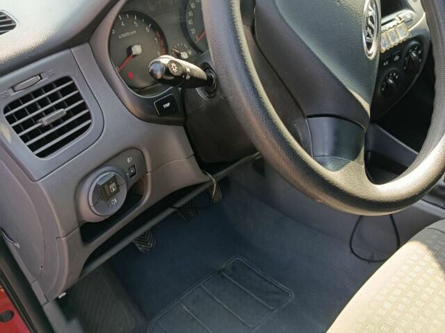 Червоний Кіа Ріо, об'ємом двигуна 1.4 л та пробігом 137 тис. км за 4600 $, фото 10 на Automoto.ua