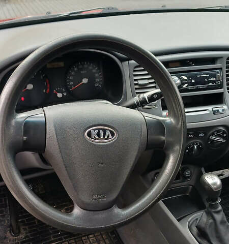 Красный Киа Рио, объемом двигателя 1.4 л и пробегом 143 тыс. км за 3381 $, фото 3 на Automoto.ua