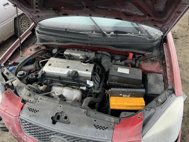Красный Киа Рио, объемом двигателя 1.4 л и пробегом 240 тыс. км за 1500 $, фото 1 на Automoto.ua