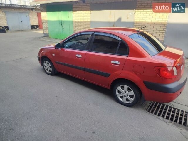 Красный Киа Рио, объемом двигателя 1.4 л и пробегом 185 тыс. км за 4200 $, фото 5 на Automoto.ua