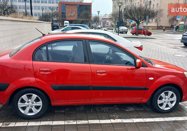 Красный Киа Рио, объемом двигателя 1.4 л и пробегом 143 тыс. км за 3381 $, фото 2 на Automoto.ua