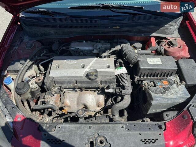 Красный Киа Рио, объемом двигателя 1.4 л и пробегом 240 тыс. км за 3700 $, фото 5 на Automoto.ua