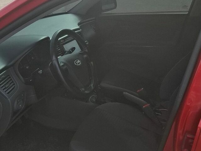 Красный Киа Рио, объемом двигателя 1.4 л и пробегом 174 тыс. км за 4400 $, фото 16 на Automoto.ua