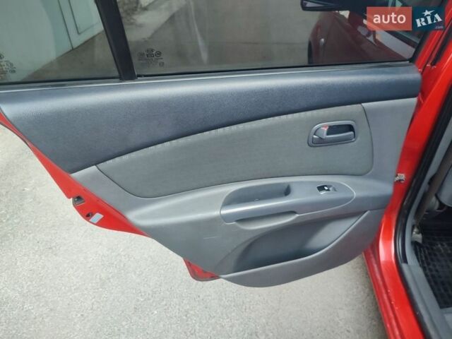 Червоний Кіа Ріо, об'ємом двигуна 1.4 л та пробігом 185 тис. км за 4500 $, фото 13 на Automoto.ua