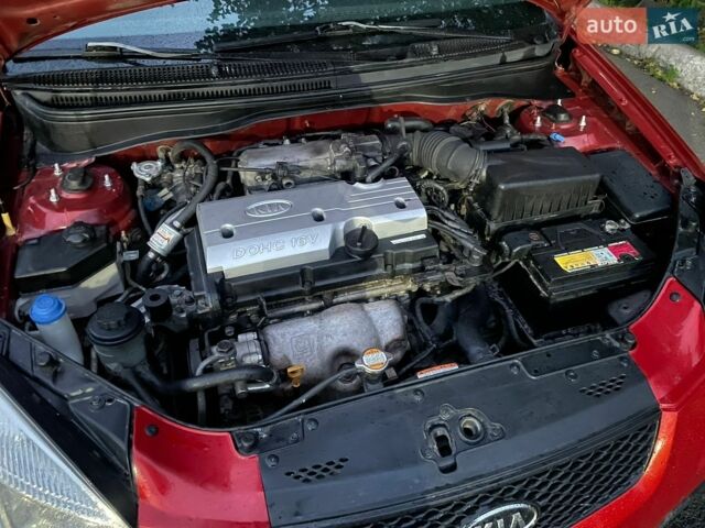 Красный Киа Рио, объемом двигателя 1.4 л и пробегом 166 тыс. км за 4200 $, фото 1 на Automoto.ua