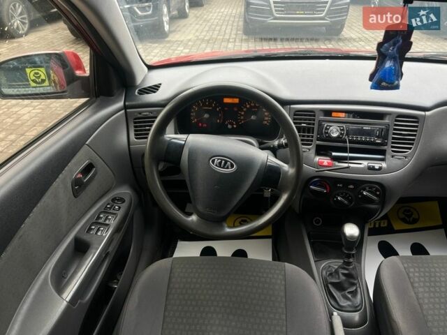 Красный Киа Рио, объемом двигателя 1.4 л и пробегом 274 тыс. км за 4100 $, фото 10 на Automoto.ua