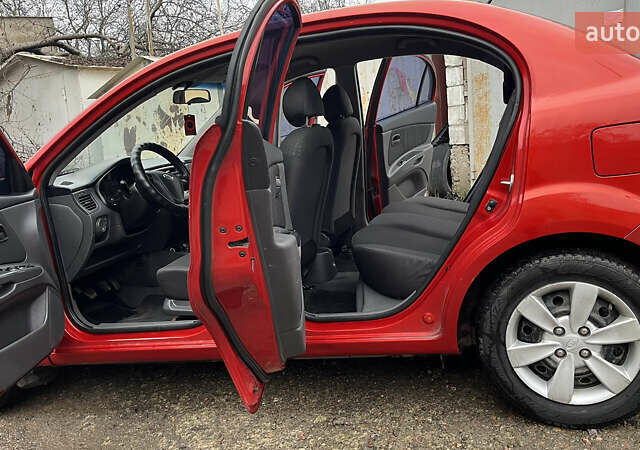 Красный Киа Рио, объемом двигателя 1.49 л и пробегом 198 тыс. км за 3999 $, фото 4 на Automoto.ua